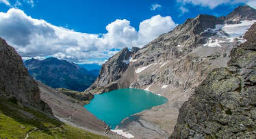 GR54: The Ecrins National Park has many beautiful lakes